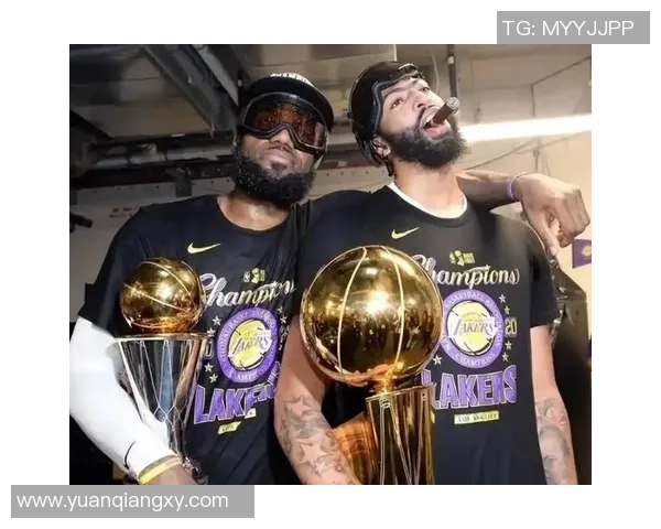 詹姆斯在比赛中取得三双成为历史第二，他的表现让球迷惊叹