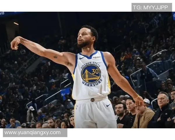 勇士与开拓者激战库里领衔展现超凡实力引领球队争夺胜利 勇士与开拓者激战库里领衔展现超凡实力引领球队争夺胜利