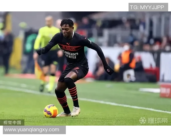 莱奥出席颁奖典礼谈伤病恢复情况表示能胜任中锋或边锋位置 莱奥出席颁奖典礼谈伤病恢复情况表示能胜任中锋或边锋位置